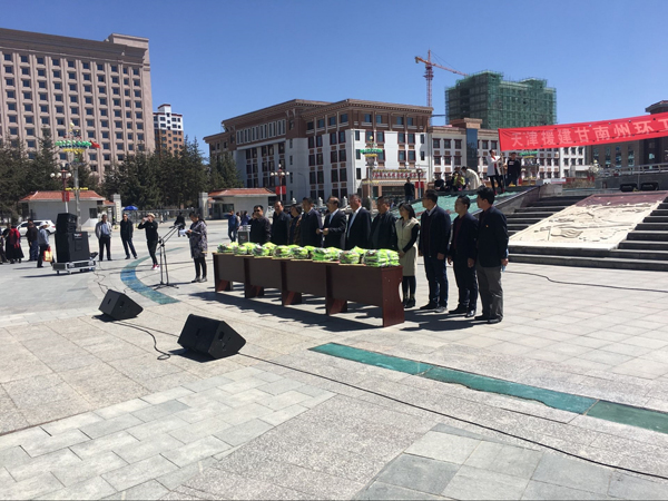 630辆“高漠”牌电动环卫保洁车驶向甘南藏族自治州