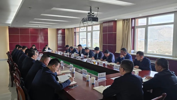 装备公司党委开展深入贯彻中央八项规定精神学习教育读书班第一次集中学习